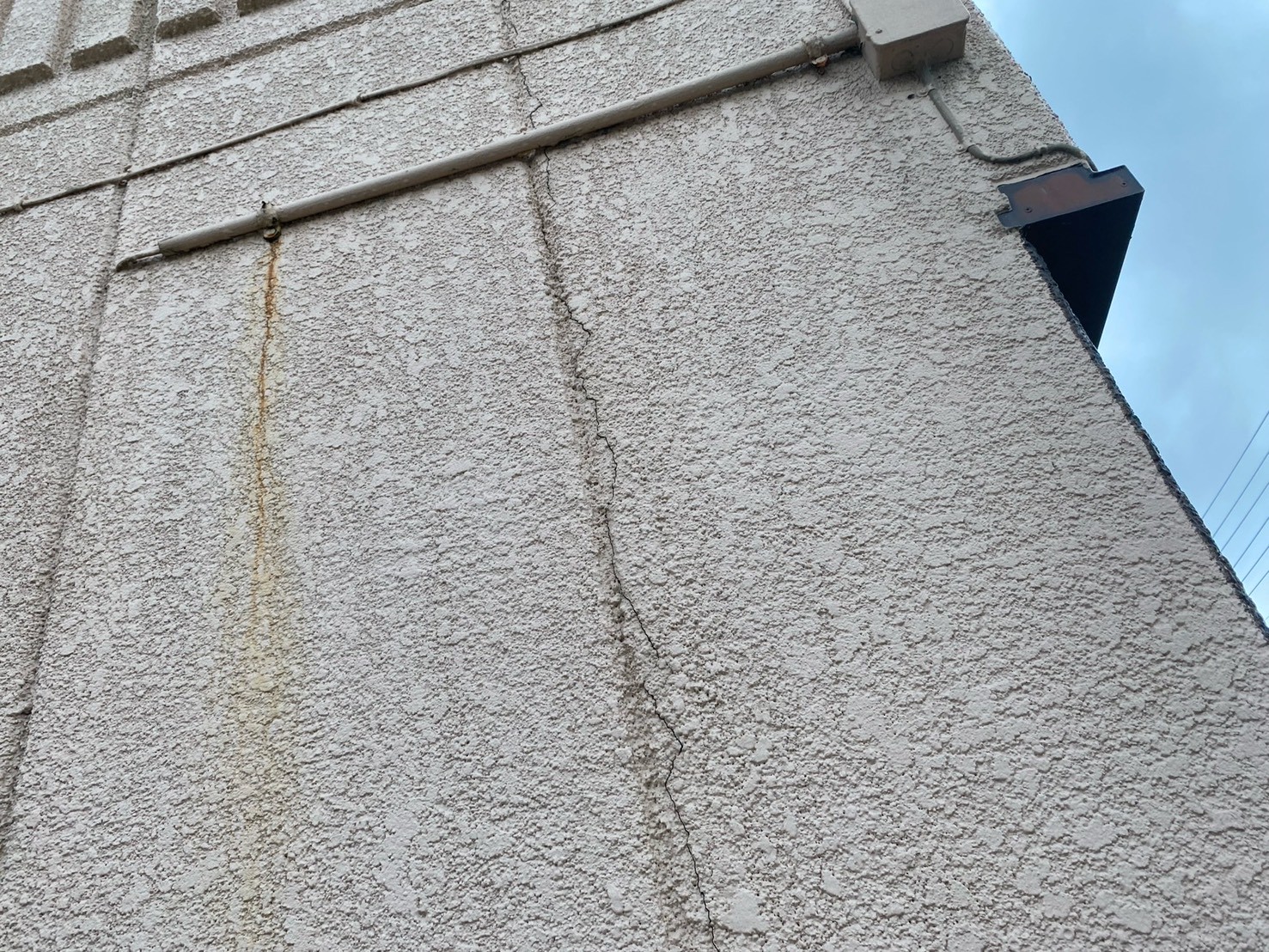 外壁のクラックの確認